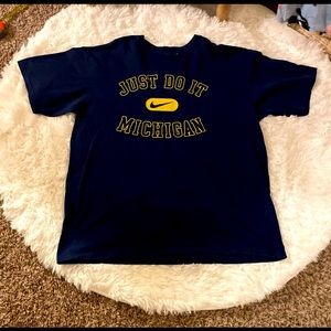1990s U of M Wolverines Nike T-shirt Vintage just do it